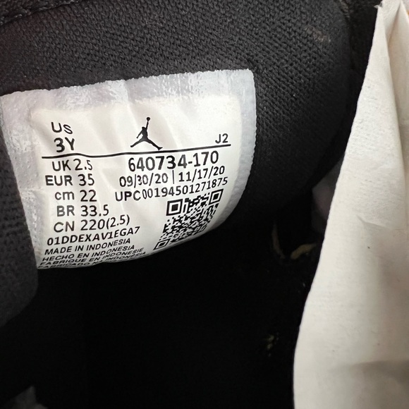 Like New Kids' Jordan 1 Mid PS "University Gold" Sneakers - Picture 10 of 10